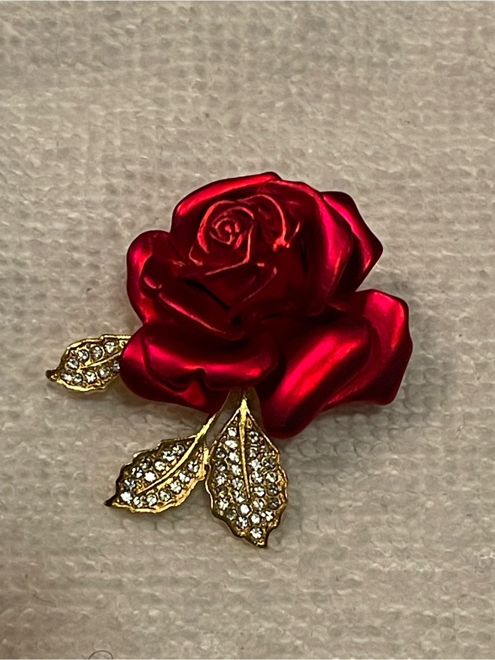 Red rose golden brooch